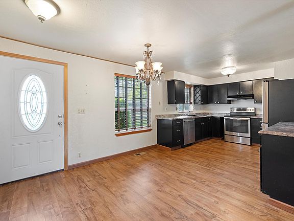 4th image of 900 W 42nd Ave