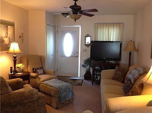 2nd image of 910 Berkley Cir