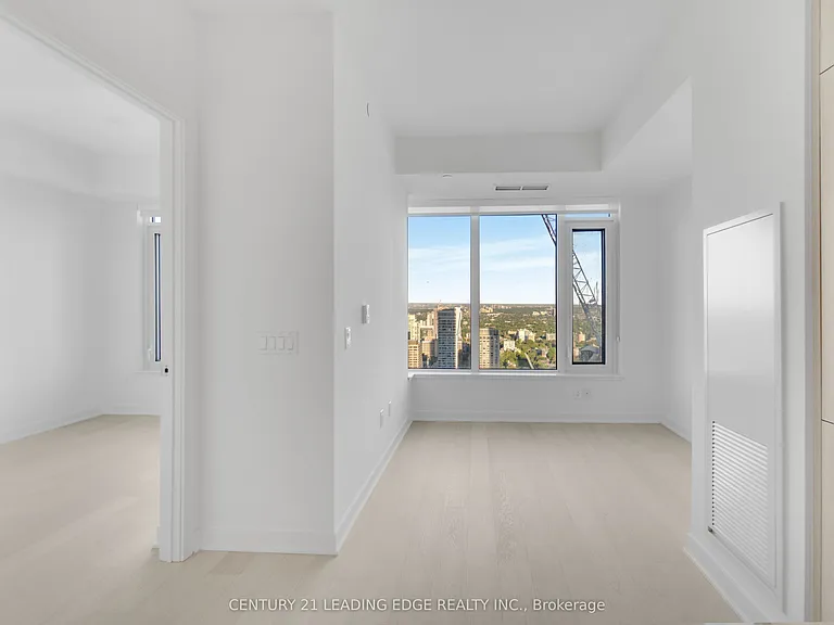 11 Yorkville Ave #3810 — Photo 16