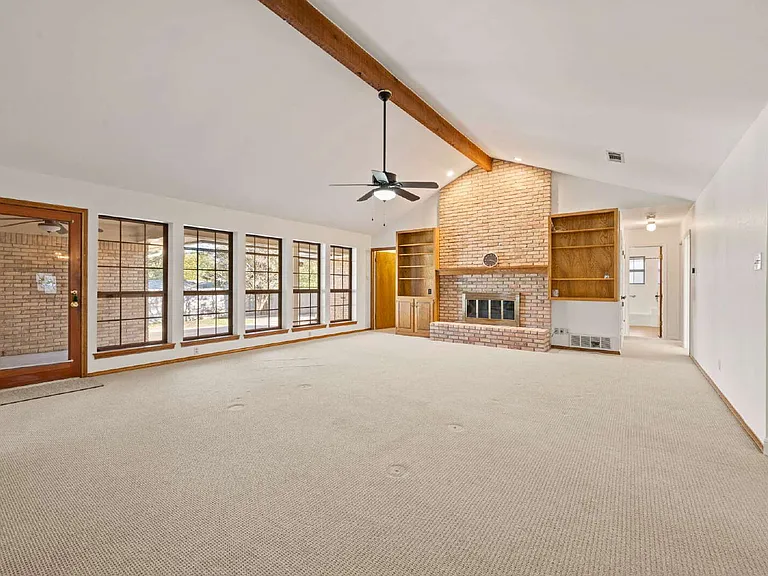 507 Crestview Dr — Photo 5