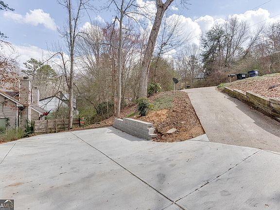 3rd image of 3932 Darryl Ln