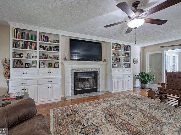 5th image of 338 E Valley Rd NE