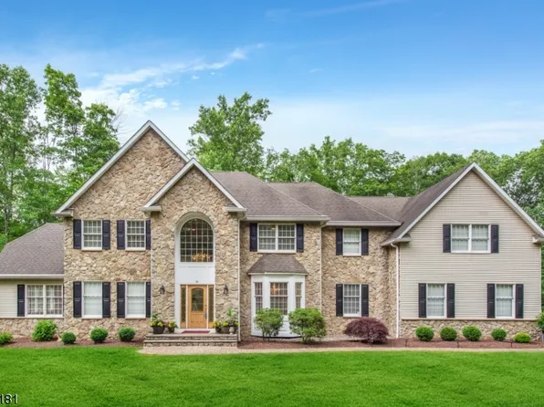 18 Stoneybrook Rd, Washington Twp., NJ 07853