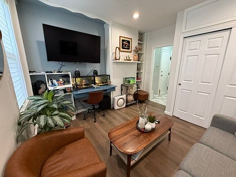 5th image of 204 48th St APT 3L