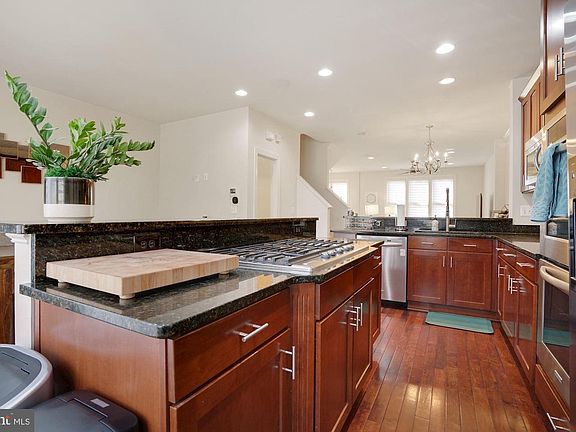 4th image of 2525 S Kenmore Ct
