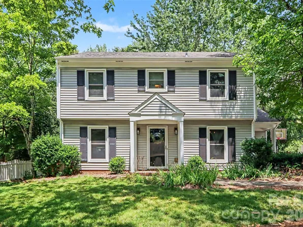 320 Sunnywood Ln, Charlotte, NC 28270