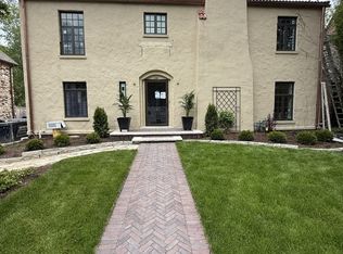 2411 Central Park Ave, Evanston, IL 60201