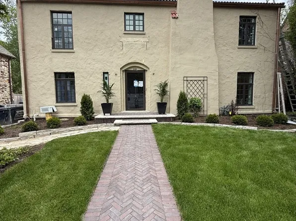2411 Central Park Ave, Evanston, IL 60201