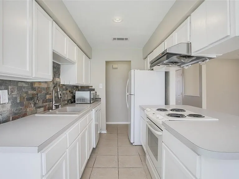 6409 Patino Ct — Photo 12