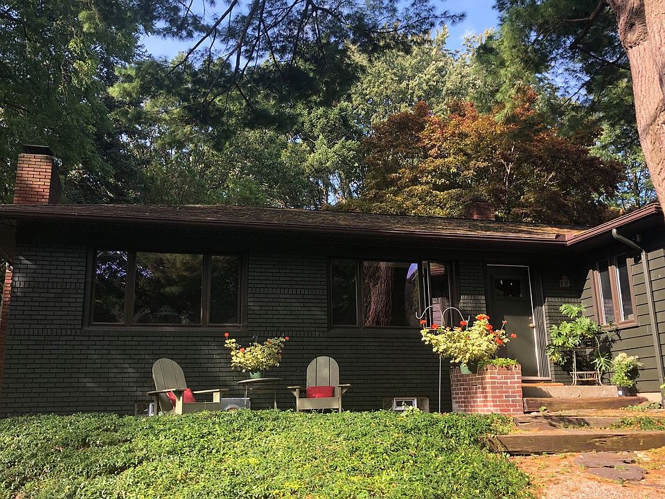 2nd image of 456 Colebrook Dr