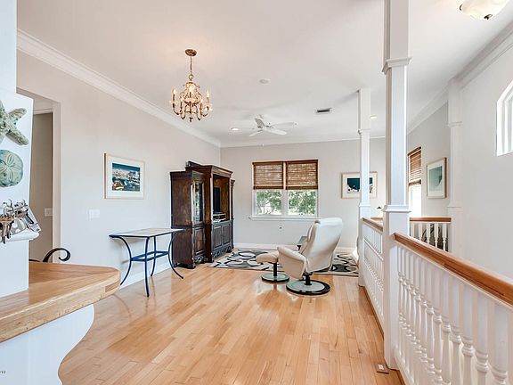 2nd image of 1975 Rockledge Dr Unit A