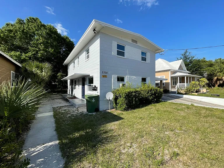 2704 E Columbus Dr — Photo 5