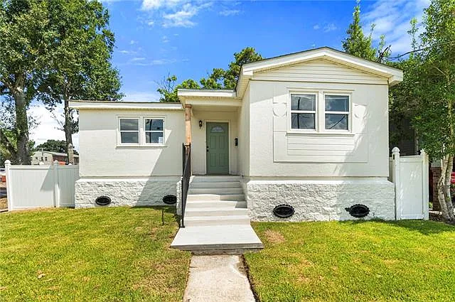 2 bed, 1.0 bath, 950 sqft, $2,000 — Photo 1