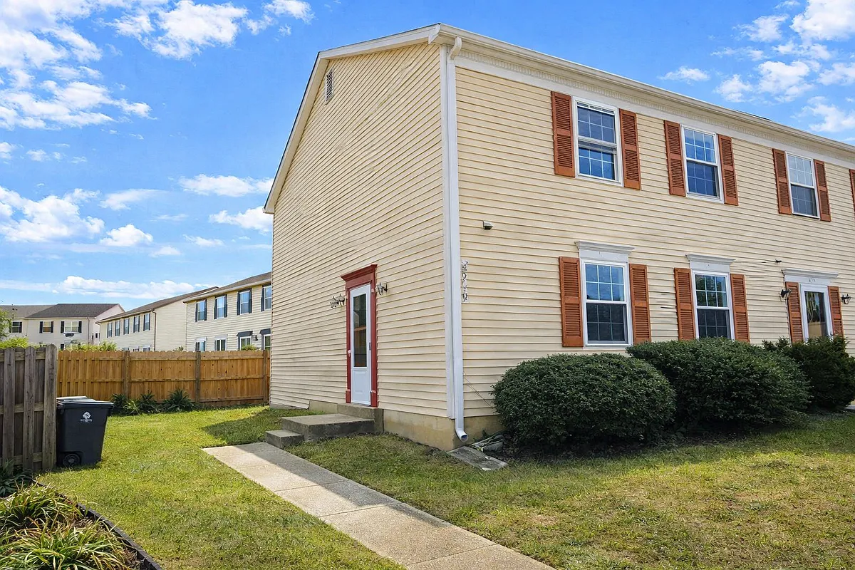 Building Photo - 8719 East Grv