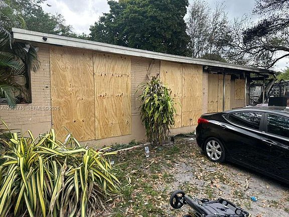 2nd image of 3910 SW 34th Ave