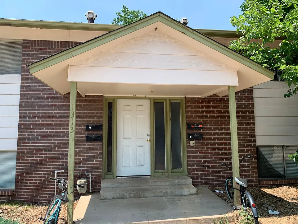 1313 Burton Ct