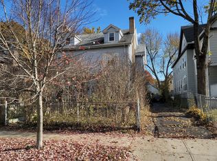 204-206 Pleasant St, Holyoke, MA 01040