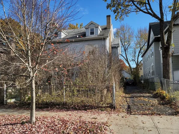 204-206 Pleasant St, Holyoke, MA 01040