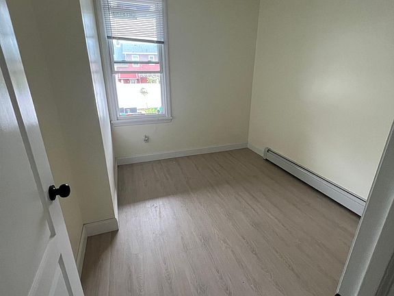 5th image of 2242 120th St Floor 1
