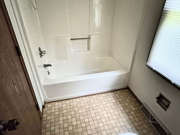 3rd image of 4208 Foxfire Ct
