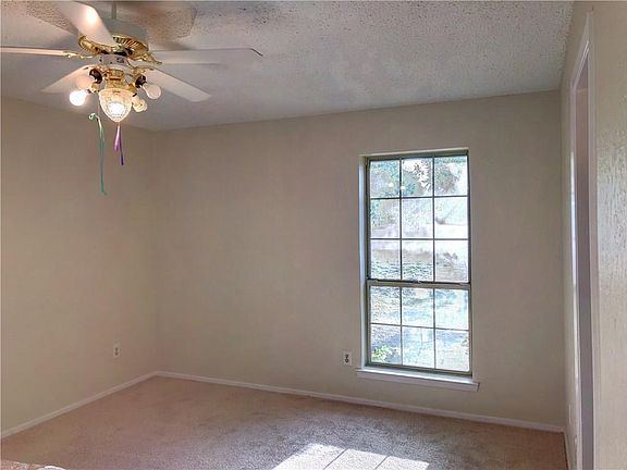 5th image of 1040 Fox River Ln
