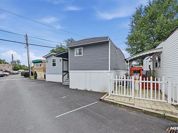 3rd image of 15 Austin Street