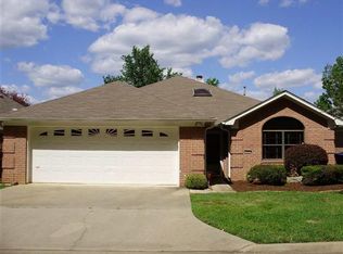 24 Oak Creek Ridge Dr, Longview, TX 75605