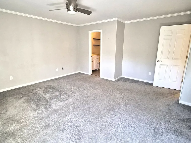 900 N Main St #19 — Photo 11