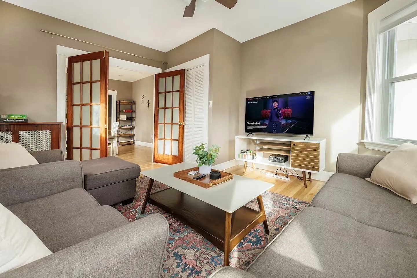 3 bed, 1.0 bath, 1000 sqft, $3,500 — Photo 3