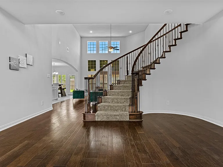 2305 Hickey Dr — Photo 4