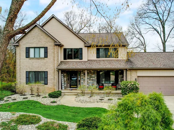 8613 Newport Dr, White Lake, MI 48386