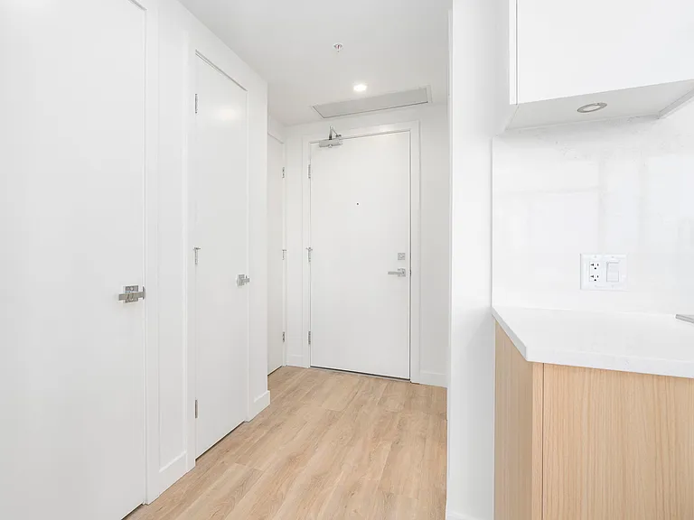 9675 King George Blvd #2707 — Photo 5
