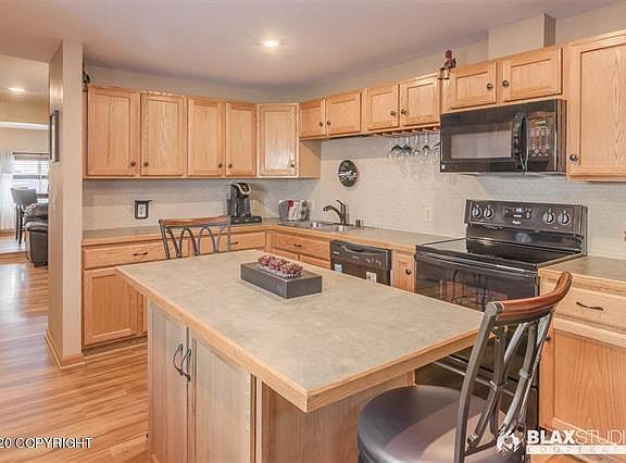 4th image of 1546 Eielson St