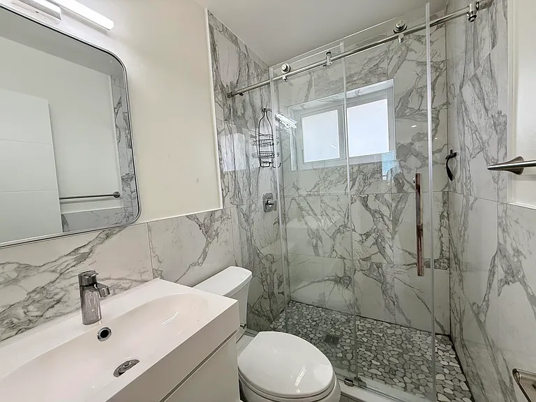 820 SE 14th St #1-2 — Photo 4