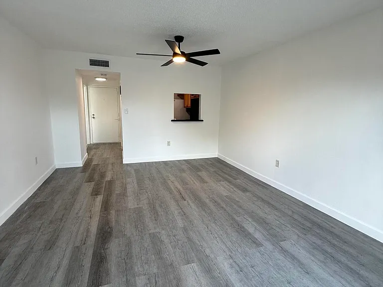 4324 NW 9th Ave #5-3C — Photo 2