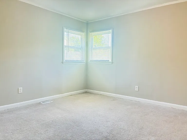 313 E Gibbs St — Photo 11