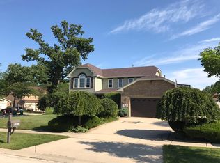 3211 Indian Creek Ct, Buffalo Grove, IL 60089