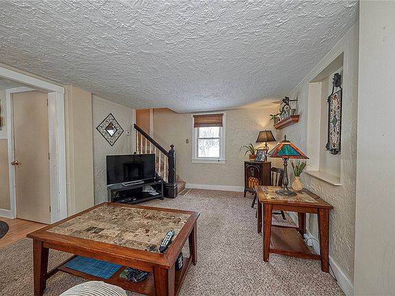 4th image of 101 Hillcrest Dr