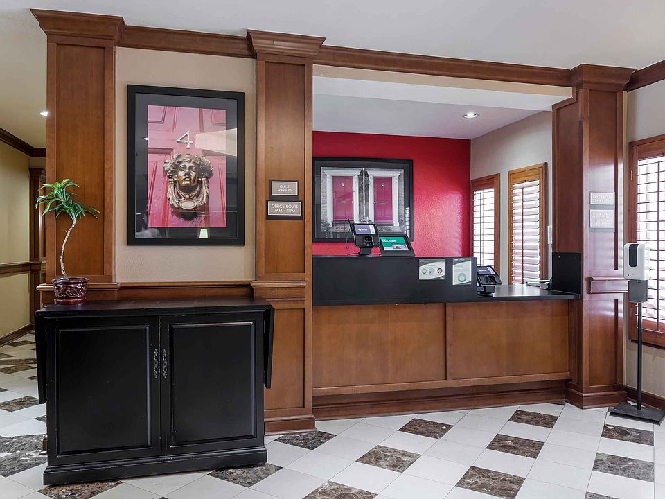 Lobby and Guest Check-in