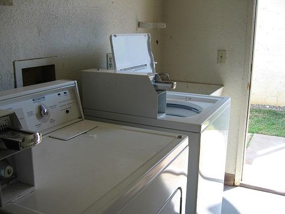 Common Laundry Room