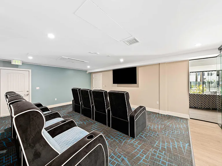 Summerview Beach Resort Luxury Apartments — Photo 22
