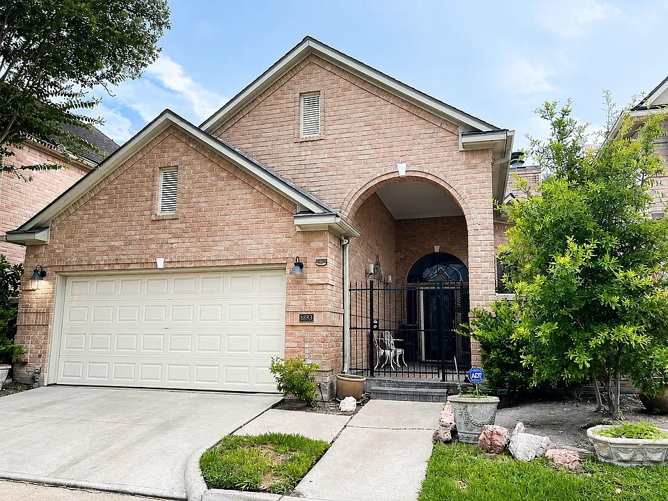 6983 Oakwood Park