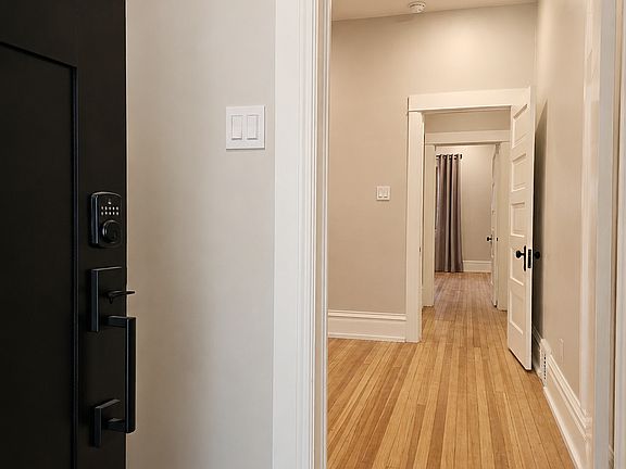 5th image of 336 S Corona St