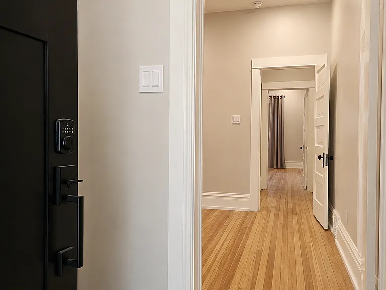 336 S Corona St — Photo 5