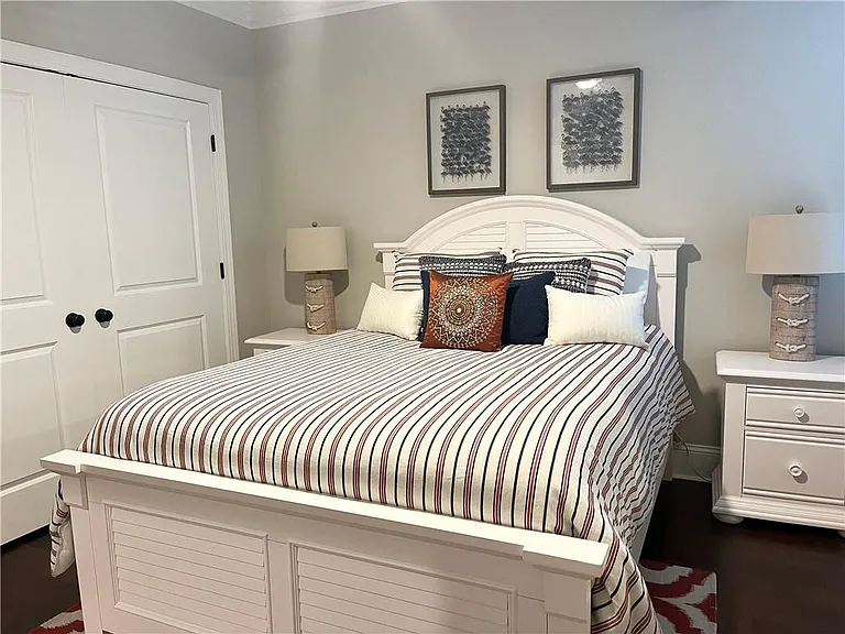 111 Gascoigne Ave #204 — Photo 30
