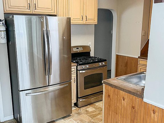 5th image of 8804 Able St NE