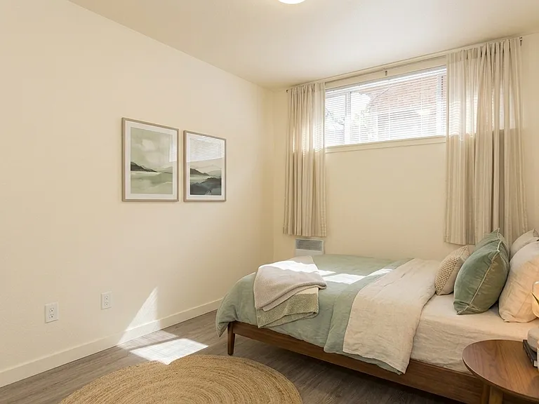 Phinney 12 Apartments — Photo 43