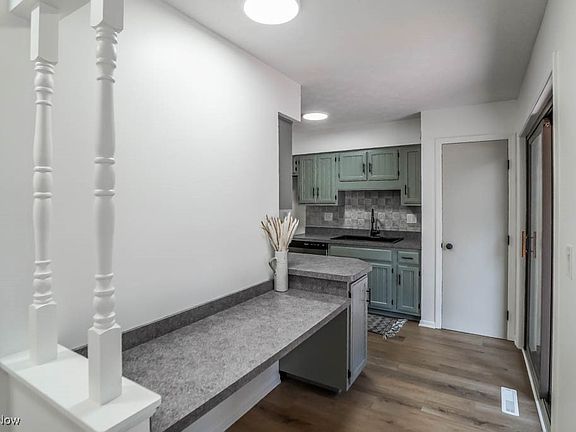 3rd image of 3501 Villa Casa Ct
