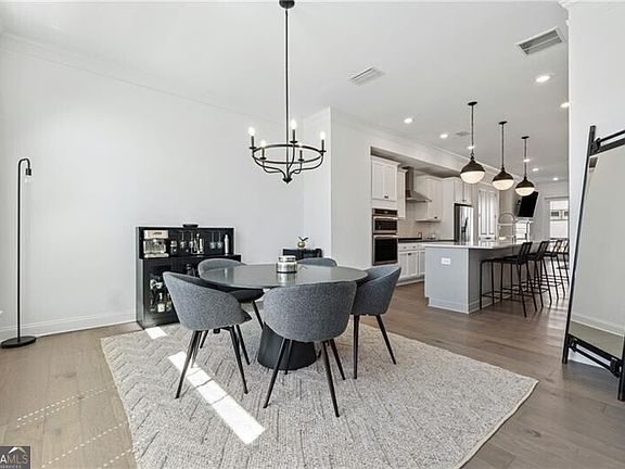 4th image of 3920 Danube Ln