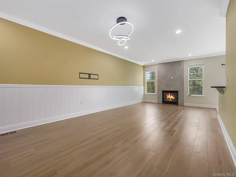 1115 Balsam Dr — Photo 8